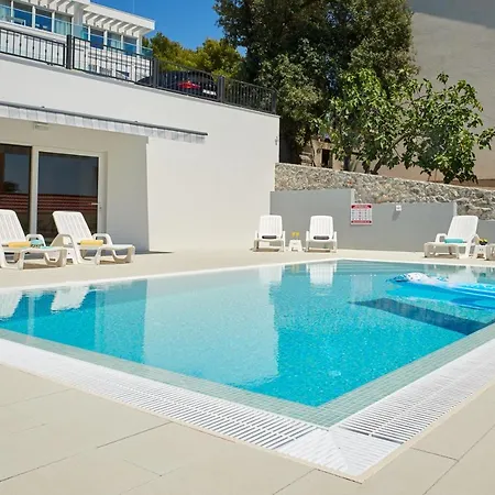Zen - Heated Pool, Ev Type 2 Apartman