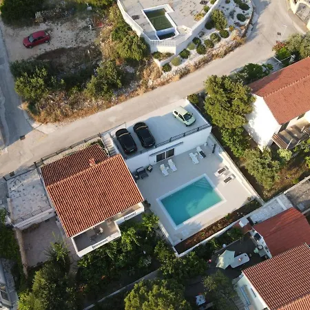 Zen - Heated Pool, Ev Type 2 Apartman *