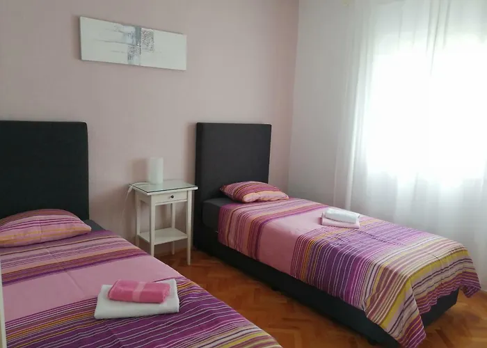 Zen - Heated Pool, Ev Type 2 トロギール